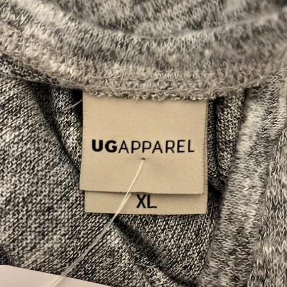 NWT University of New Hampshire Top - Picture 9 of 16